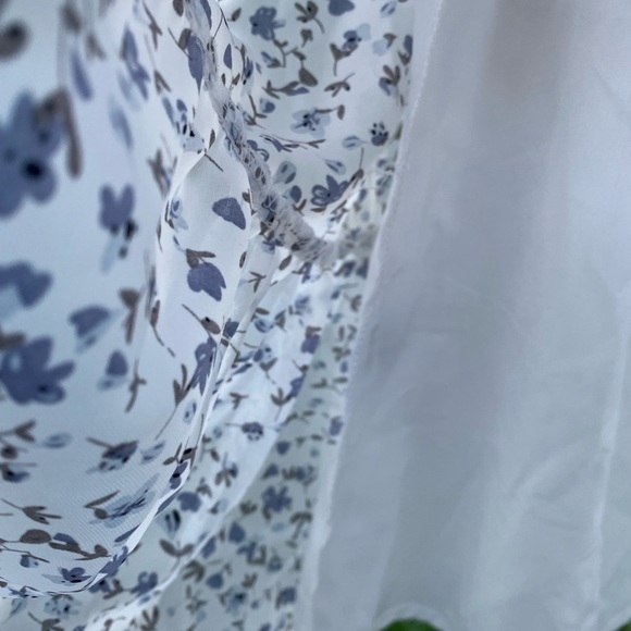 MIKAROSE White Floral Midi Dress NWT Size Medium - Picture 4 of 13